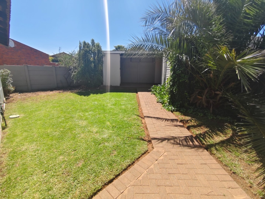 To Let 2 Bedroom Property for Rent in Langenhovenpark Free State